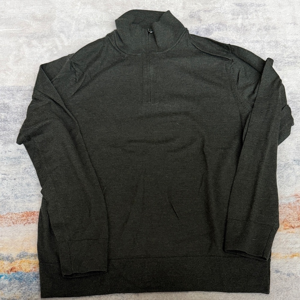Banana Republic Men's olive Green Zip-Up Sweater